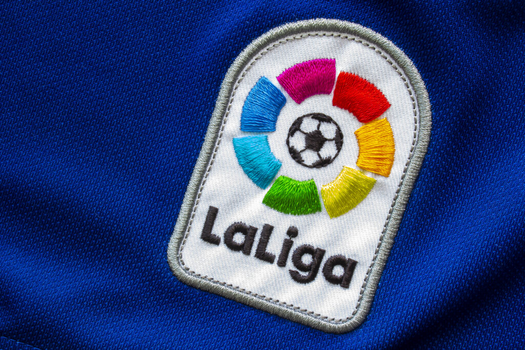 La Liga Logo auf blauem Hintergrund