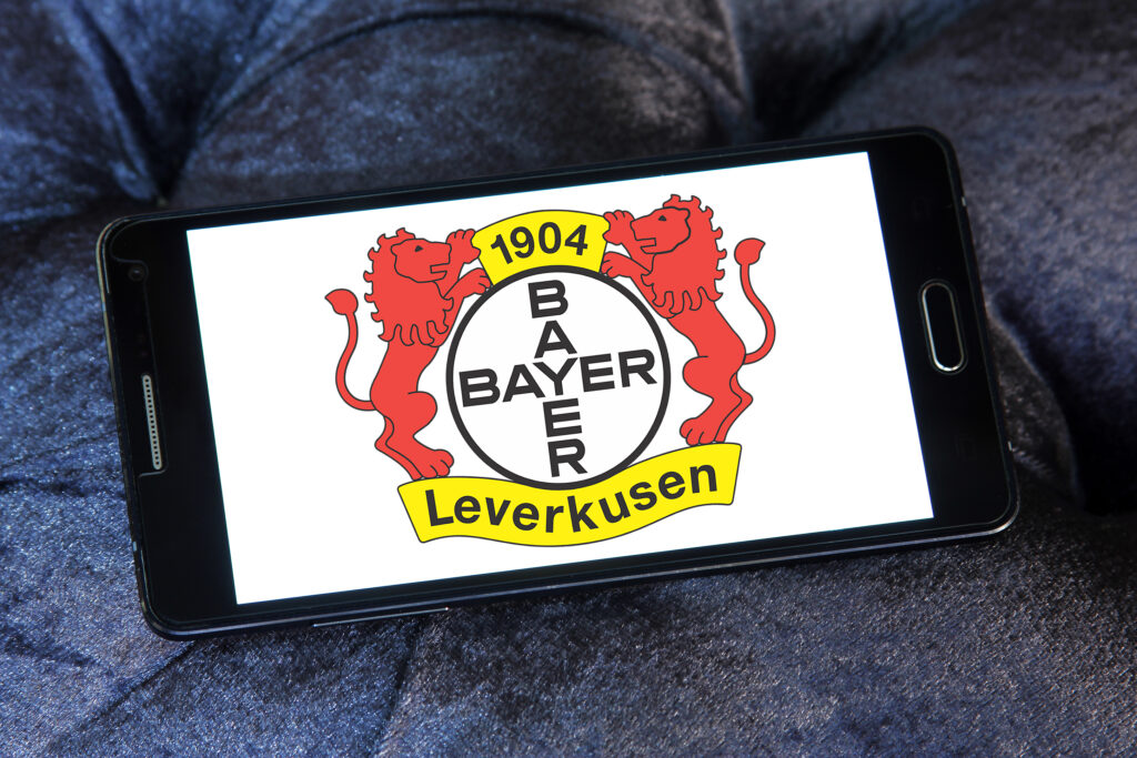 Bayer Leverkusen-Logo auf Smartphone