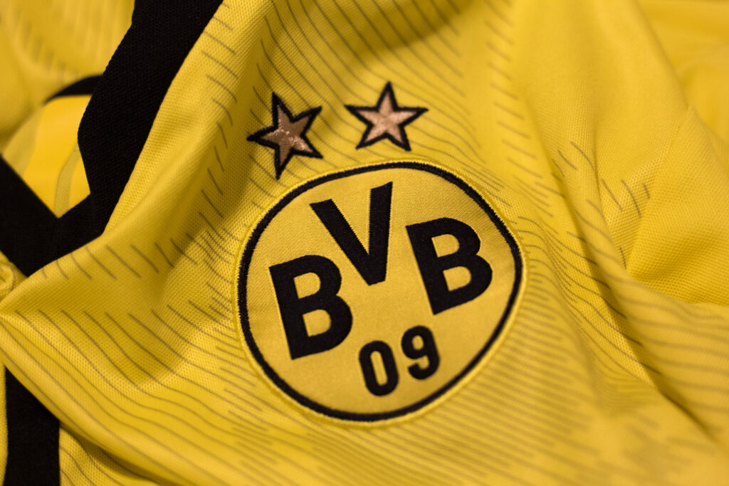 BVB jersey logo with two stars.