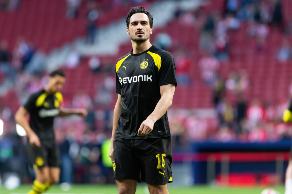 Borussia Dortmund players on the pitch