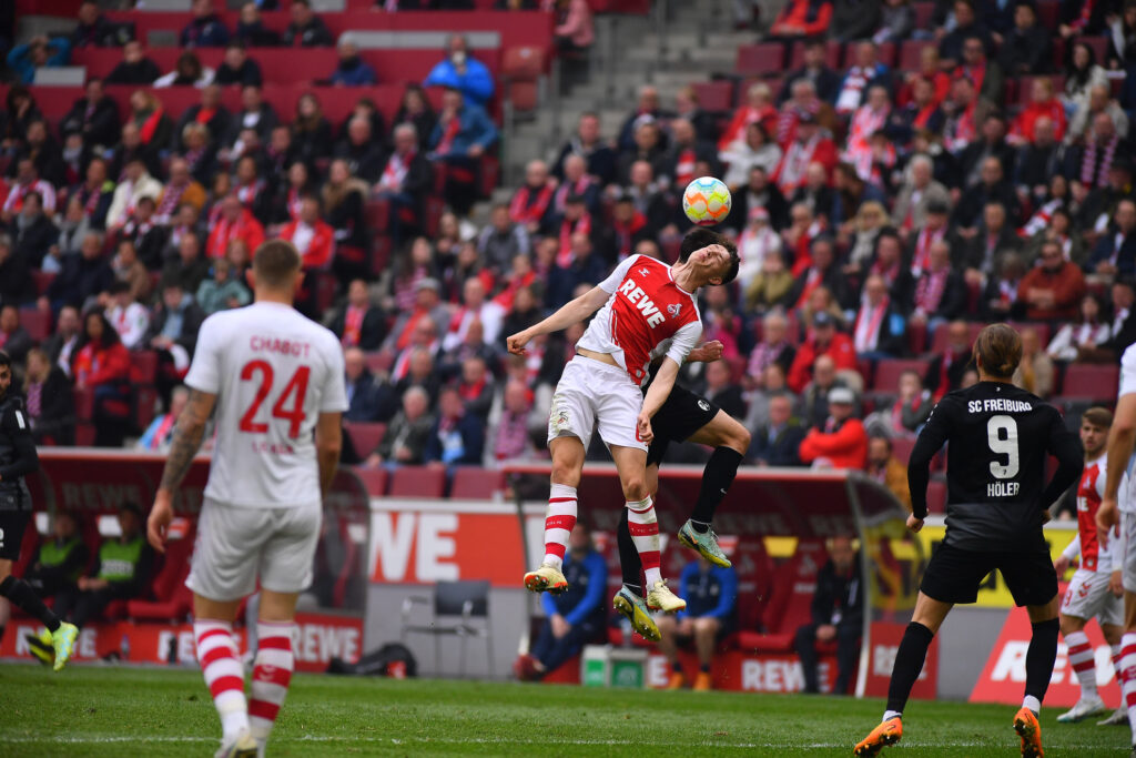 Fußballspiel zwischen 1. FC Köln und SC Freiburg