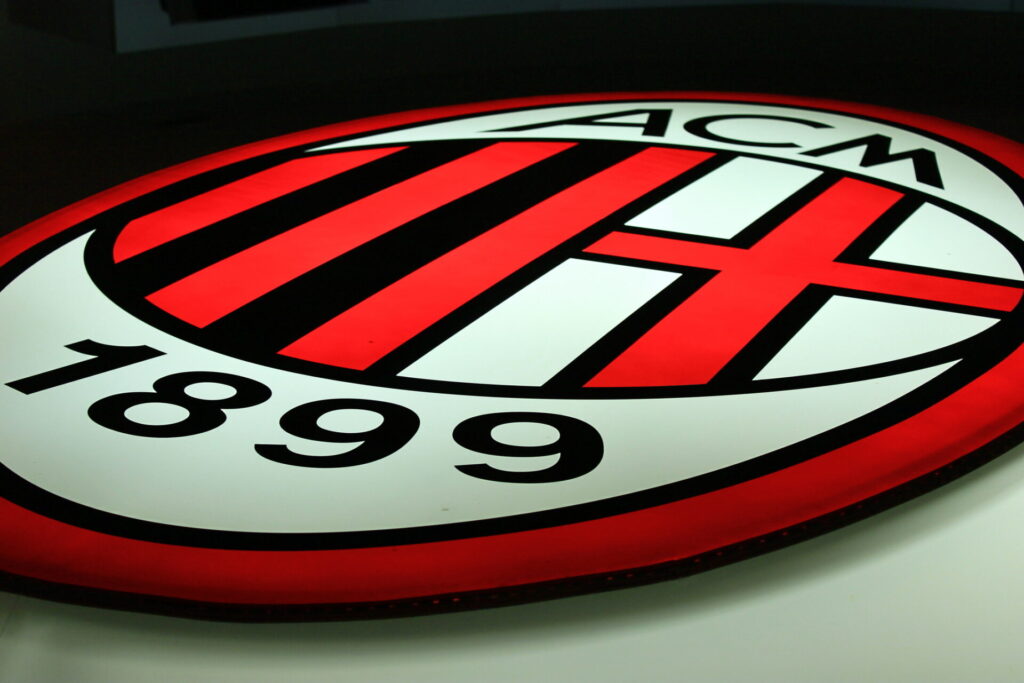 AC Milan Logo in Rot und Schwarz